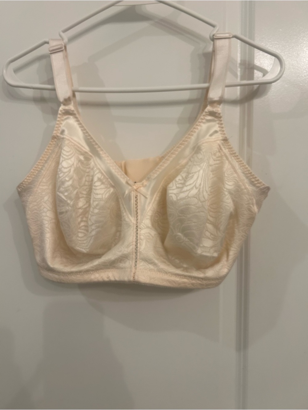 Bali Cream Lace Full-Coverage Wireless Bra